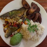 Fried hake with plantain, rice and avocado